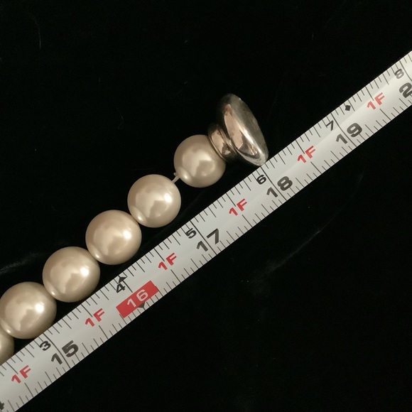 Large Faux Pearl Necklace Magnetic marked Israel 18 In. 6.5 oz. Statement piece - Picture 7 of 7